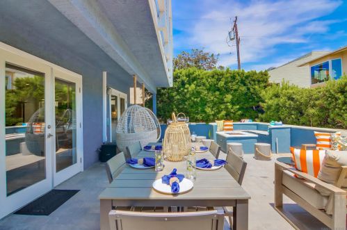 824 Anacapa Ct, San Diego CA  92109-8203 exterior