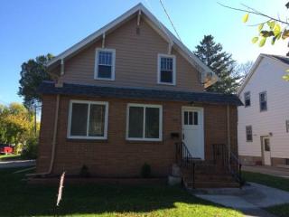 302 11th St, Moorhead MN  56560-2035 exterior