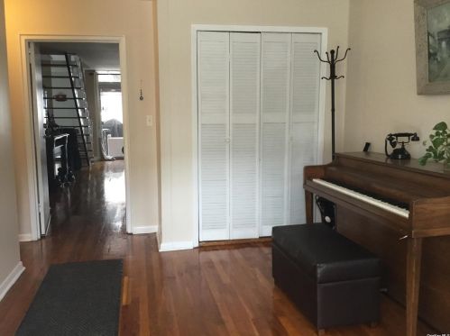 214-04 Hillside Ave, Jamaica, NY 11427-1743