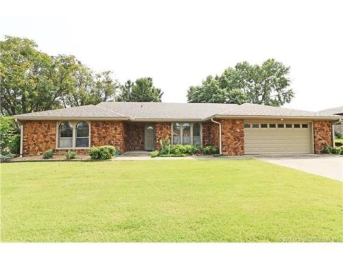 6717 Dorsett Dr, Bartlesville, OK 74006-9034