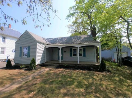 49 Norman St, Manchester CT  06040-6113 exterior