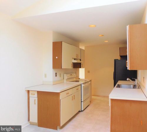 8 Steeplechase Rd, Wilmington, DE 19808-4308