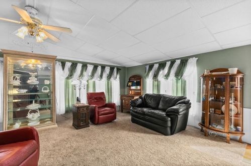 1525 Pleasant St, Tavares FL  32778-4001 exterior