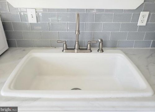 301 Summit Ave, Wilmington DE  19804-1725 exterior