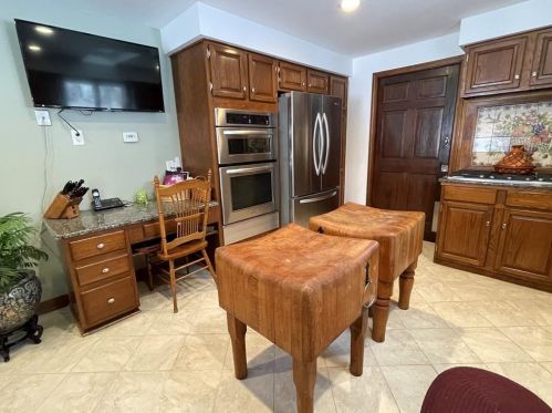 128 Pound Rd, Cumberland RI  02864-2706 exterior