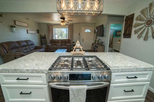 13009 Kim St, Hickman, CA 95323-9638