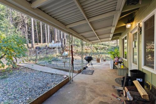 16834 Del Vale Way, Brownsville, CA 95919-9732