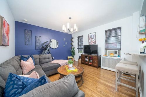35 51st St, Union City, NJ 07086-7240