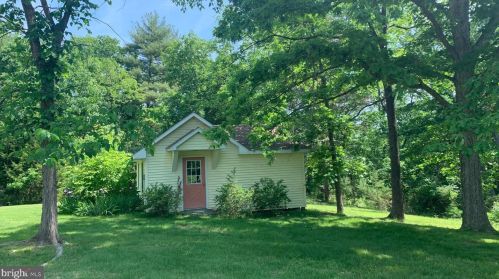 200 Hahns Ln, Toms Brook, VA 22660-2028
