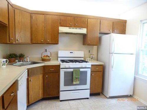 122 Gettysburg Way, Lincoln Park NJ  07035-1830 exterior