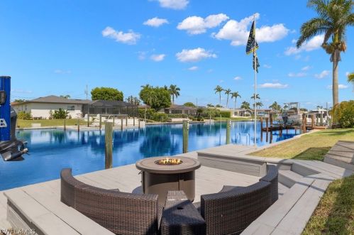1811 37th Ter, Cape Coral, FL 33904-5037