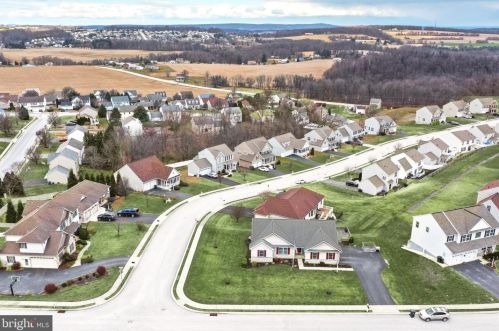 30 Centre Ct, Red Lion PA  17356-8949 exterior