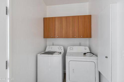 5576 12 St, Phoenix AZ 85086-4804 exterior