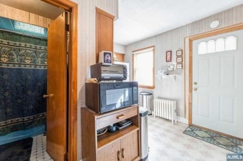 886 Broadway, Bayonne NJ  07002-3033 exterior