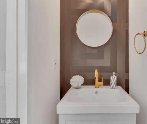 217 Atlantic St, Washington DC  20032-3043 exterior