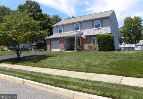 4016 Washington Dr, Boothwyn, PA 19061-2454