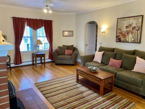 7 Harvey Rd, Londonderry NH  03053-7412 exterior