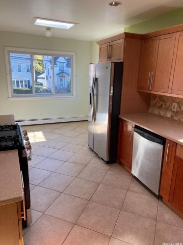 100-32 203rd St, Jamaica NY  11423-3423 exterior