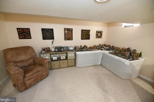 17 Briarwood Rd, Shrewsbury PA  17361-1801 exterior