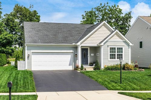 180 Glen Crossing Dr, Pataskala, OH 43062-7090
