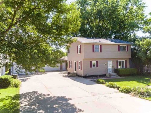 875 Maxwell St, Waterloo, IA 50701-2033