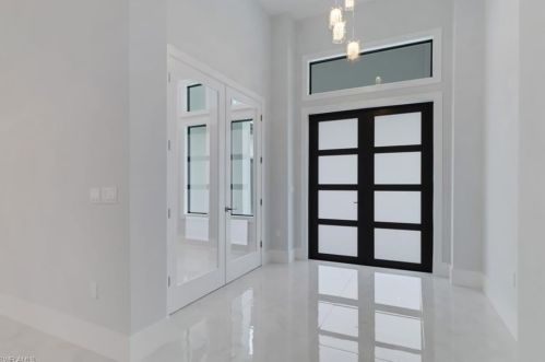 103 14th St, Naples, FL 34117-3686