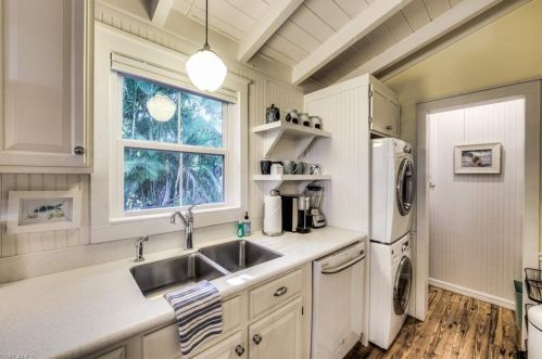 966 Fitzhugh St, Sanibel FL  33957-4520 exterior