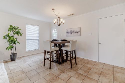 2213 Silverthorn Ln, Lewisville TX  75028-7246 exterior