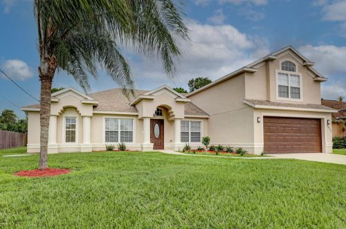 6032 Wolverine Rd, Fort Pierce, FL 34986-3704