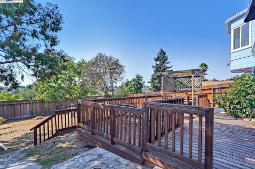 5109 Fairfax Ave, Oakland CA 94601-5410 exterior