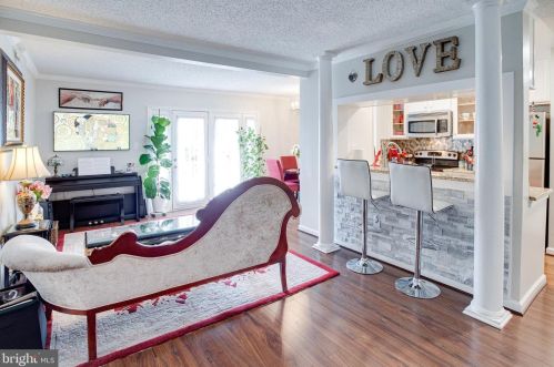 15621 Horseshoe Ln, Woodbridge, VA 22191-4128