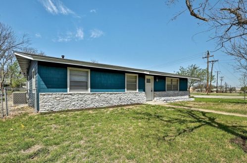 7706 Delafield Ln, Austin TX  78752-1315 exterior
