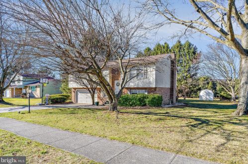 66 Silver Crown Dr, Navy Sup Dpt, PA 17050-1638