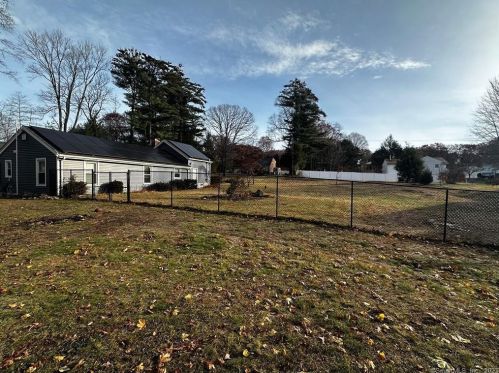 173 Round Hill Rd, Bristol CT  06010-2645 exterior