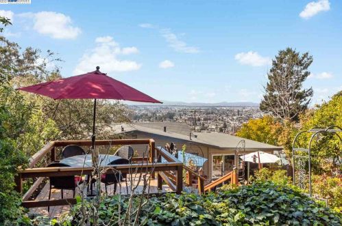 7950 Hillmont Dr, Oakland CA  94605-3521 exterior