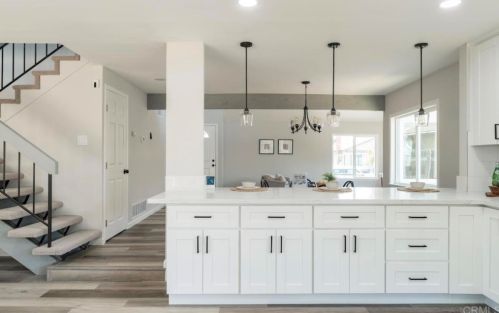 8576 Andromeda Rd, San Diego CA  92126-1802 exterior