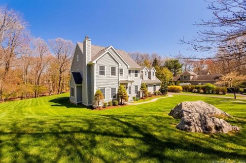 43 Fox Glen Dr, Stamford, CT 06903-2200