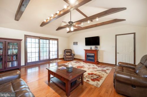 871 Chester Dr, Pottstown PA 19465-7518 exterior