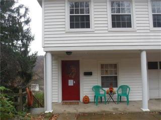 598 Franklin St, Freeport, PA 16229-1288