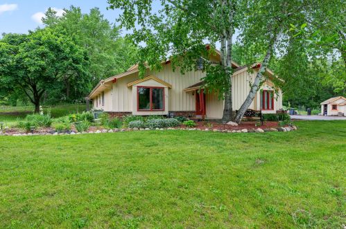 413 Gower Bae, Wales, WI 53183-9603