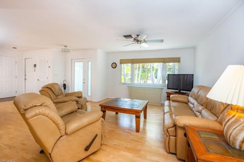 1371 Tahiti Dr, Sanibel FL  33957-2613 exterior
