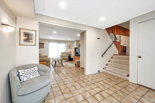 709 Ardsley Rd, Scarsdale, NY 10583-1803