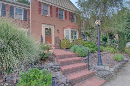 6412 Wainfleet Ct, Springfield, VA 22152-2432