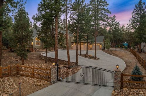 1033 Heritage Trl, Big Bear City, CA 92314-8835