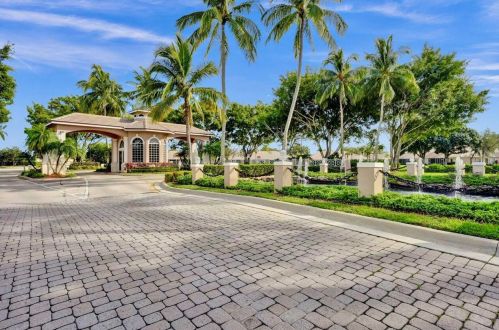 8670 Pine Cay, West Palm Beach FL  33411-5538 exterior