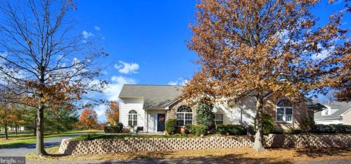 37 Cambridge Ct, Souderton, PA 18964-2904