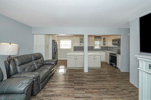 186 Pkwy Blvd, Wheatley Heights NY  11798-4306 exterior