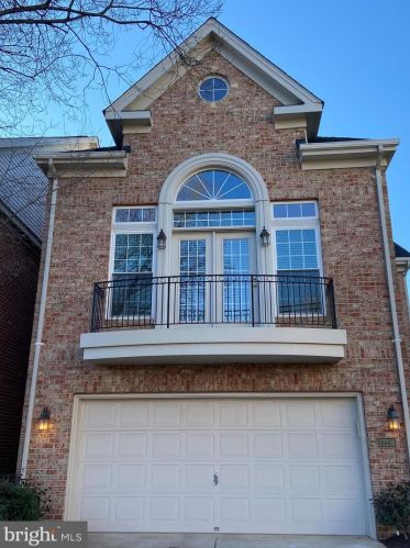 12216 Dorrance Ct, Herndon, VA 20190-3275
