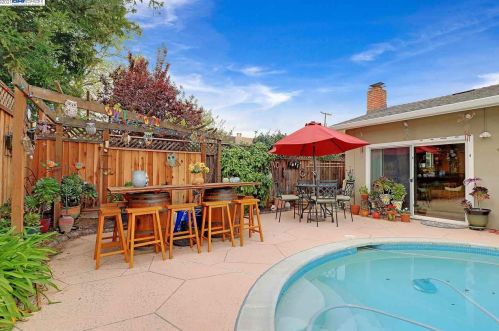 1220 Hillcrest Ave, Livermore CA  94550-4923 exterior