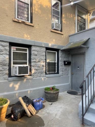 4626 Matilda Ave, Bronx, NY 10470-1507